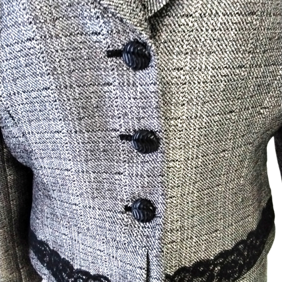 TAHARI Arthur S. Levine 2 piece skirt suit, size 12P - Picture 3 of 16